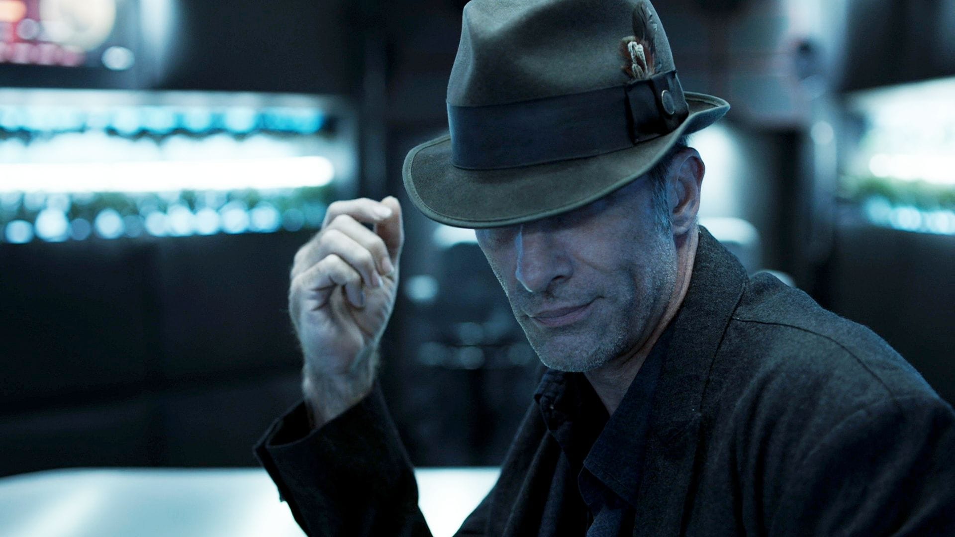 Thomas Jane's Expanse character Joe Miller wearing a trilby.